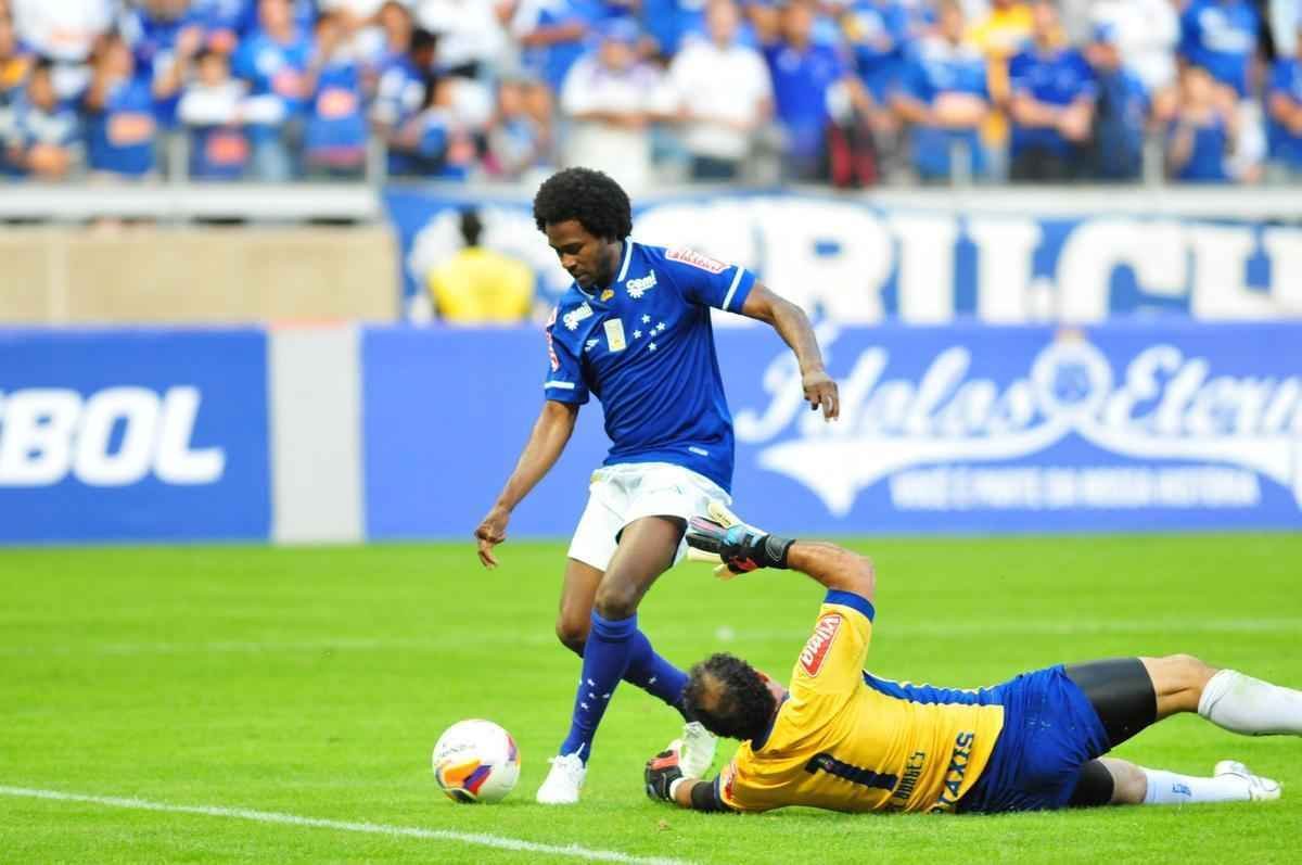 Torcida no Mineiro presenciou um jogo recheado de nostalgia neste sbado