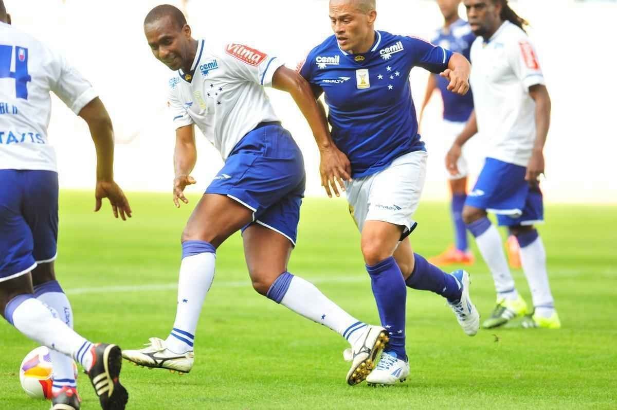 Torcida no Mineiro presenciou um jogo recheado de nostalgia neste sbado