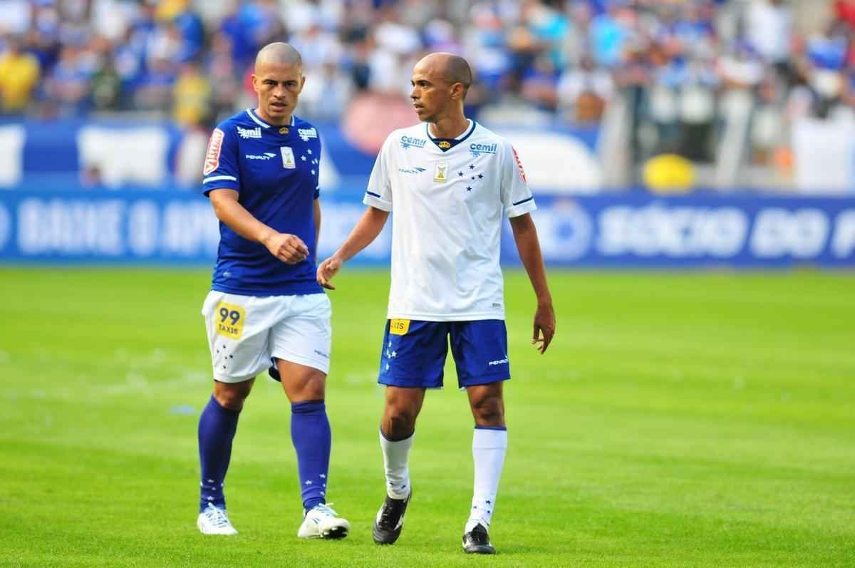 Torcida no Mineiro presenciou um jogo recheado de nostalgia neste sbado