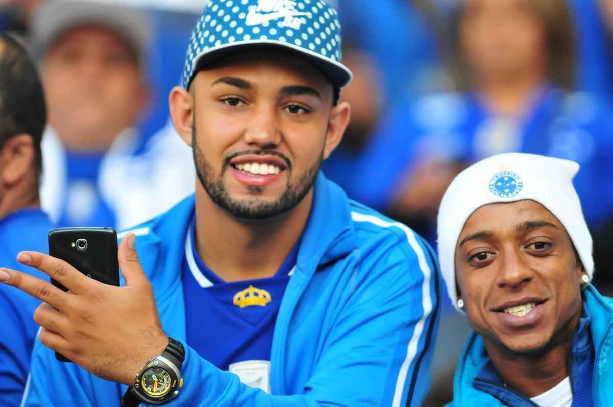 Torcida no Mineiro presenciou um jogo recheado de nostalgia neste sbado