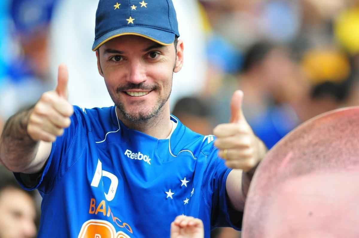 Torcida no Mineiro presenciou um jogo recheado de nostalgia neste sbado
