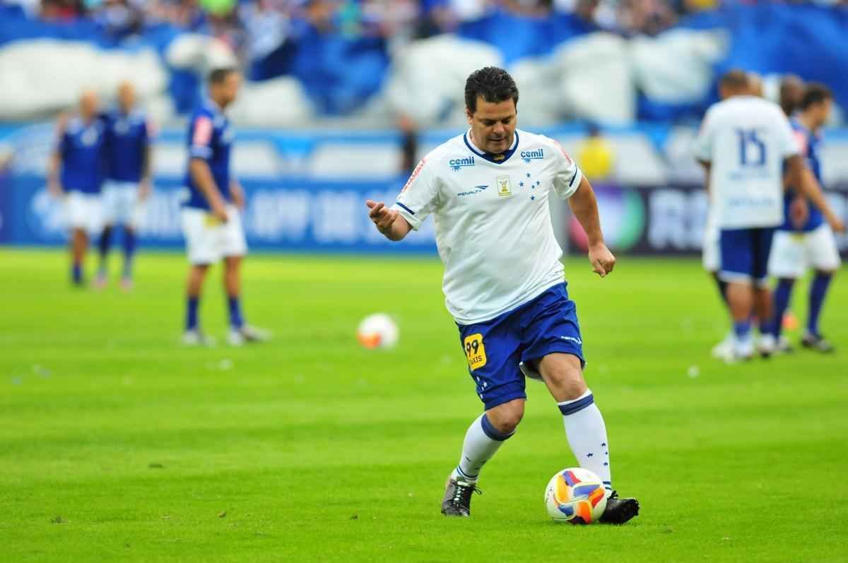 Torcida no Mineiro presenciou um jogo recheado de nostalgia neste sbado