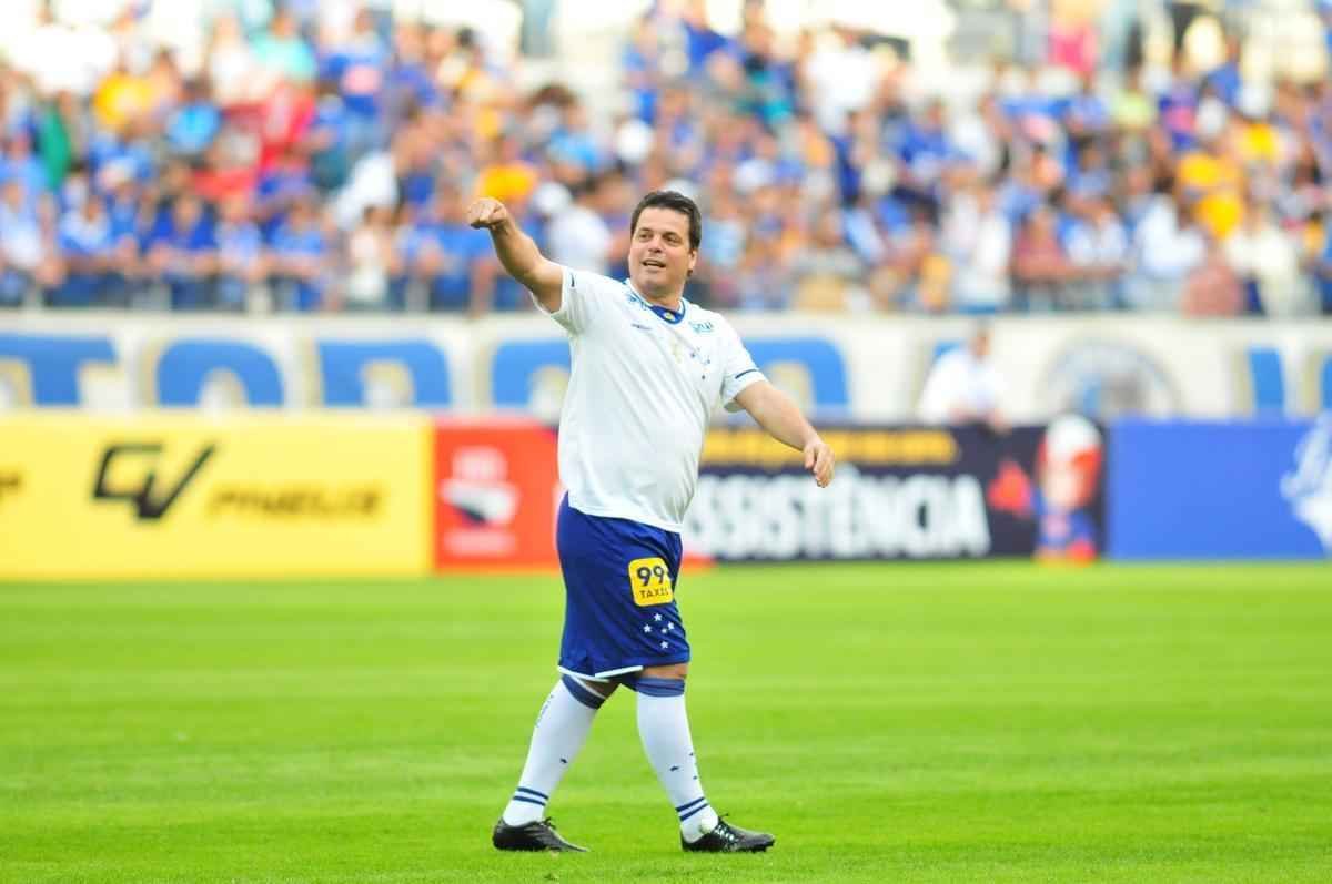 Torcida no Mineiro presenciou um jogo recheado de nostalgia neste sbado