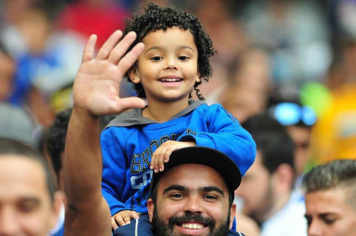 Torcida no Mineiro presenciou um jogo recheado de nostalgia neste sbado