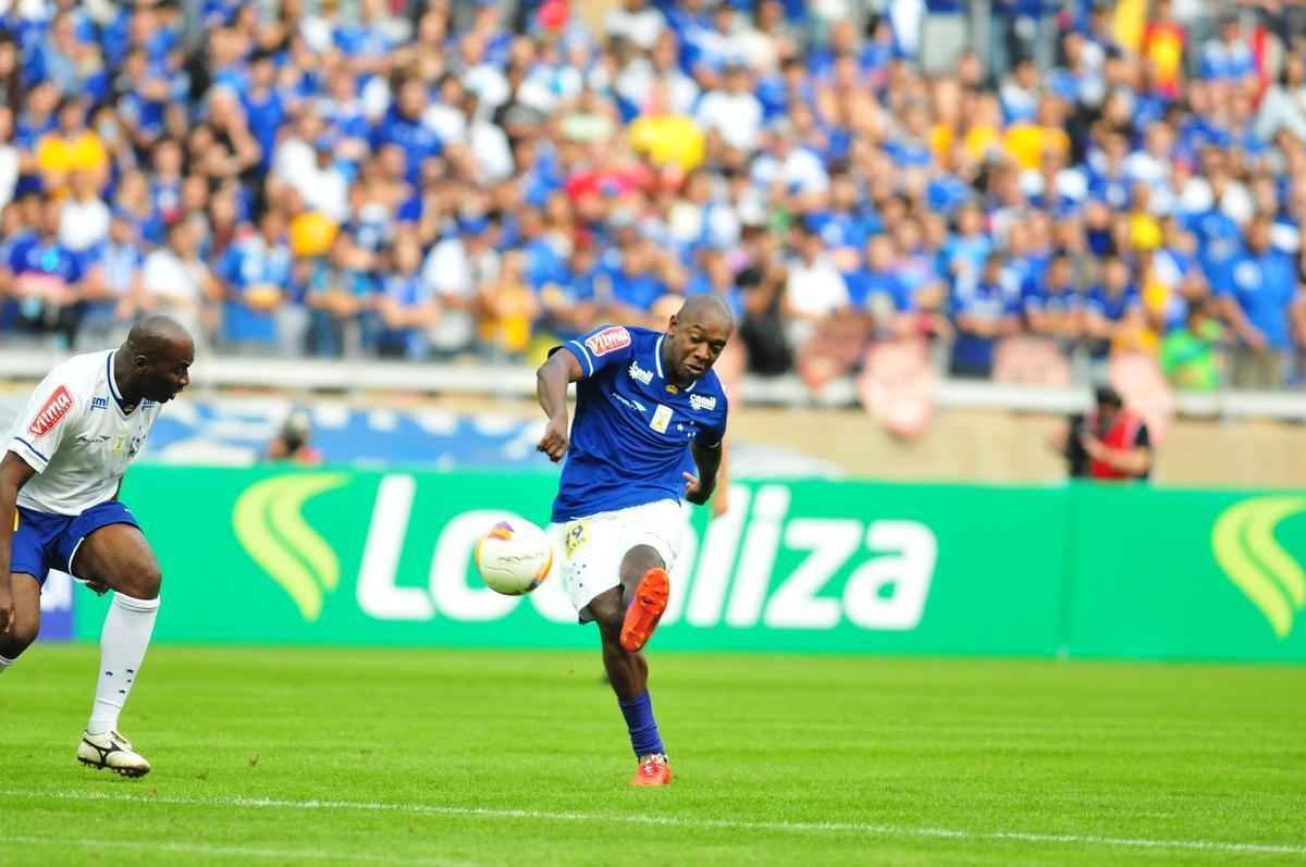 Torcida no Mineiro presenciou um jogo recheado de nostalgia neste sbado