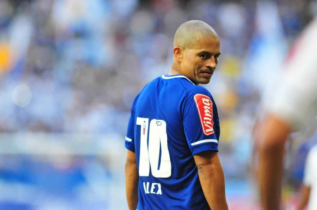Torcida no Mineiro presenciou um jogo recheado de nostalgia neste sbado