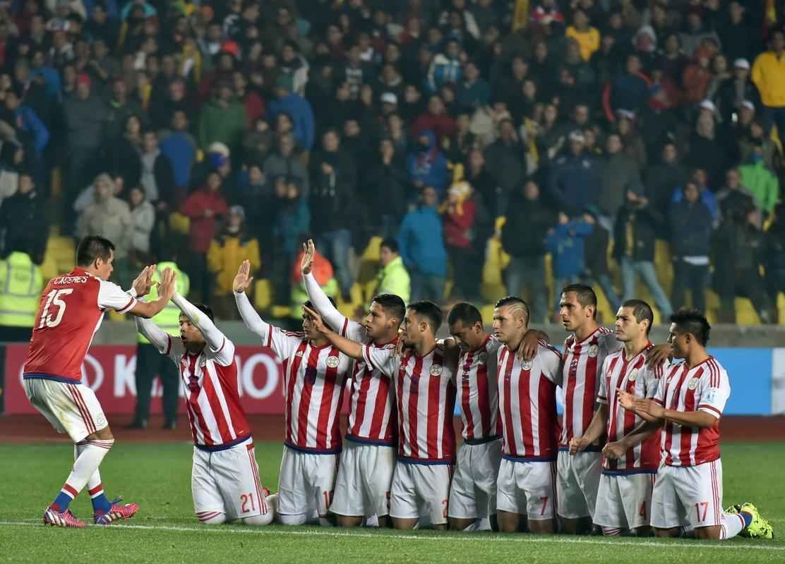 Na disputa de pnaltis, Brasil desperdia duas cobranas e  eliminado pelo Paraguai