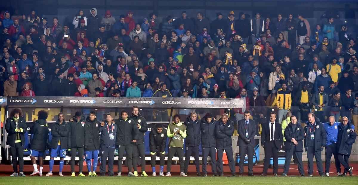 Na disputa de pnaltis, Brasil desperdia duas cobranas e  eliminado pelo Paraguai