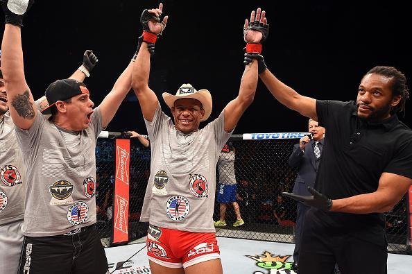 Imagens do card preliminar do UFC Fight Night 70 em Hollywood