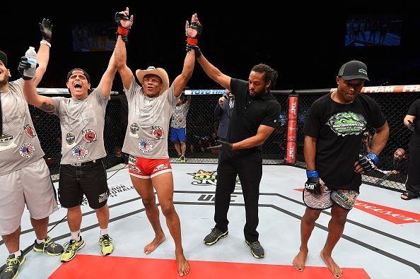 Imagens do card preliminar do UFC Fight Night 70 em Hollywood