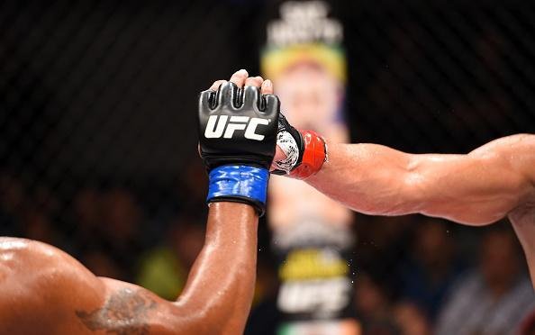 Imagens da vitria de Yoel Romero sobre Lyoto Machida no UFC em Hollywood