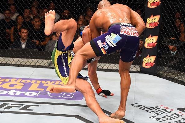 Imagens da vitria de Yoel Romero sobre Lyoto Machida no UFC em Hollywood