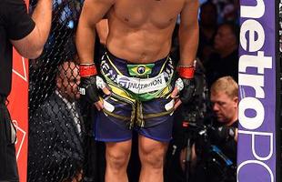 Imagens da vitria de Yoel Romero sobre Lyoto Machida no UFC em Hollywood