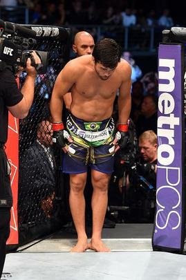 Imagens da vitria de Yoel Romero sobre Lyoto Machida no UFC em Hollywood