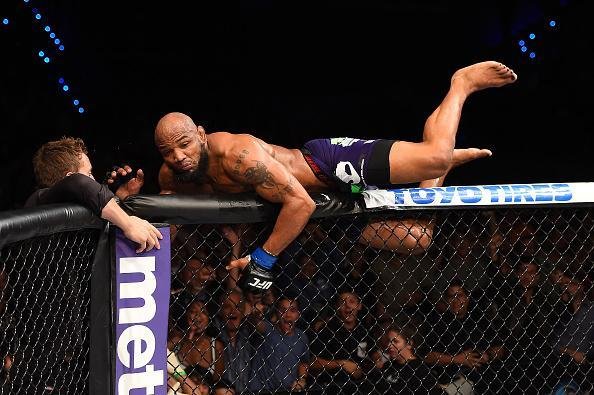 Imagens da vitria de Yoel Romero sobre Lyoto Machida no UFC em Hollywood