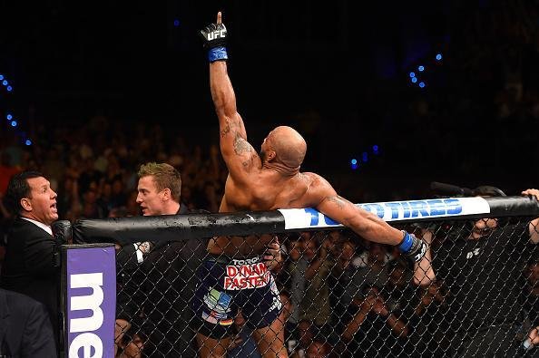 Imagens da vitria de Yoel Romero sobre Lyoto Machida no UFC em Hollywood