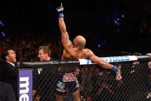 Imagens da vitria de Yoel Romero sobre Lyoto Machida no UFC em Hollywood