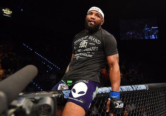 Imagens da vitria de Yoel Romero sobre Lyoto Machida no UFC em Hollywood