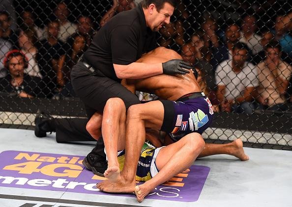 Imagens da vitria de Yoel Romero sobre Lyoto Machida no UFC em Hollywood