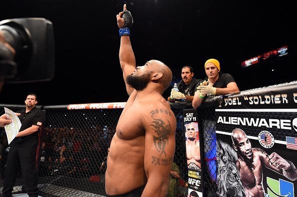 Imagens da vitria de Yoel Romero sobre Lyoto Machida no UFC em Hollywood