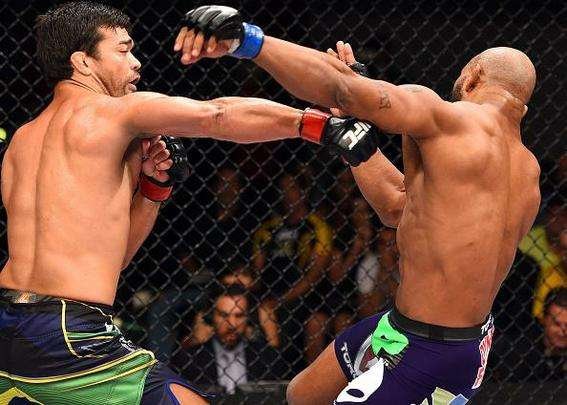 Imagens da vitria de Yoel Romero sobre Lyoto Machida no UFC em Hollywood