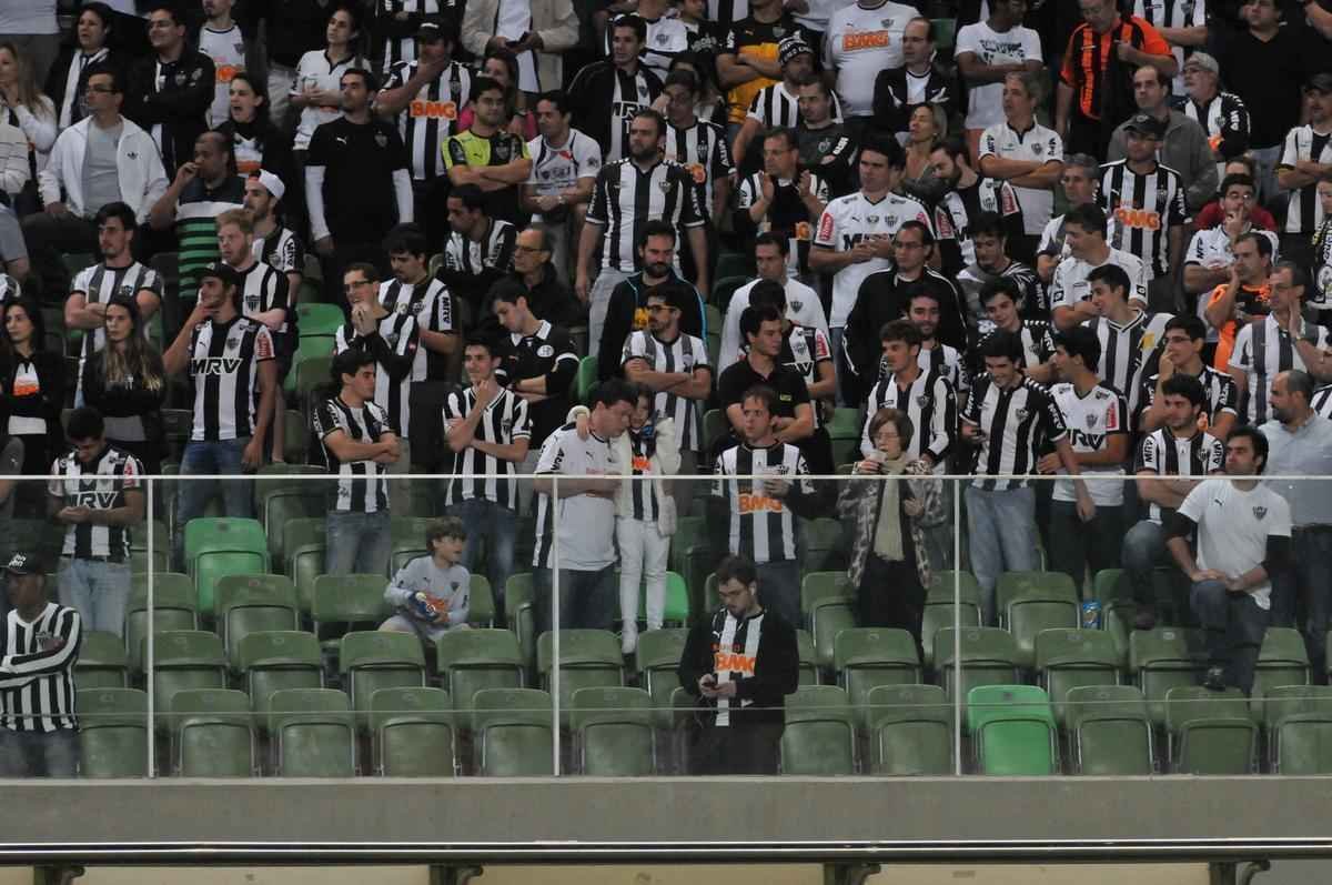 Fotos da torcida do Atltico no Independncia durante a partida contra o Coritiba, pela 10 rodada do Campeonato Brasileiro