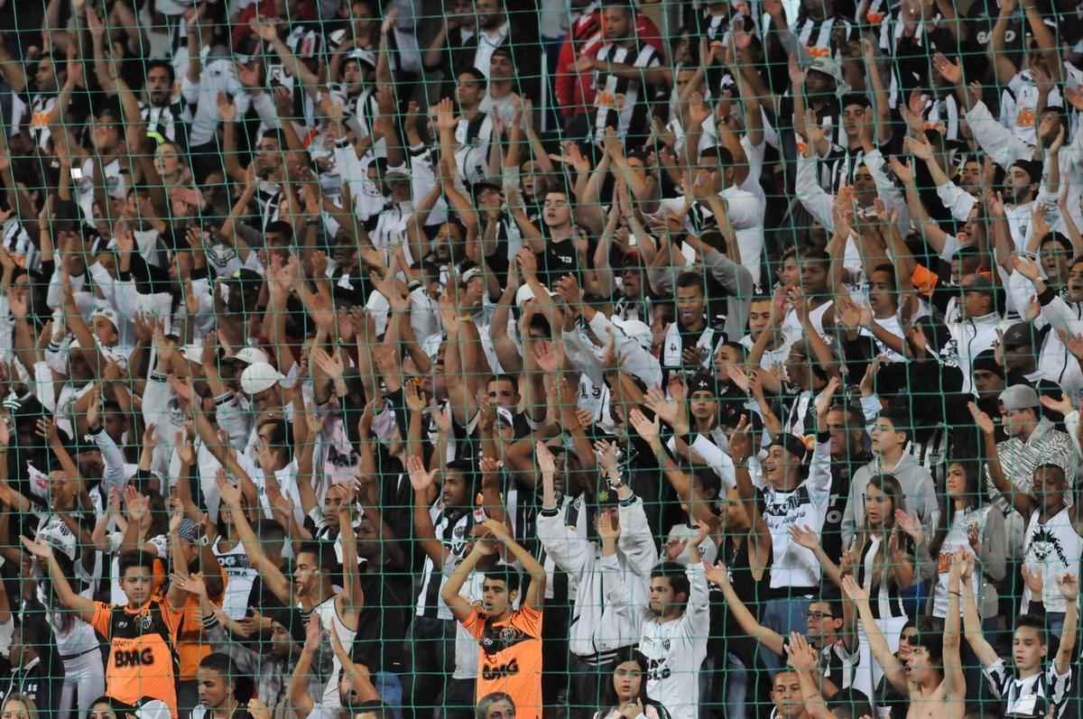 Fotos da torcida do Atltico no Independncia durante a partida contra o Coritiba, pela 10 rodada do Campeonato Brasileiro
