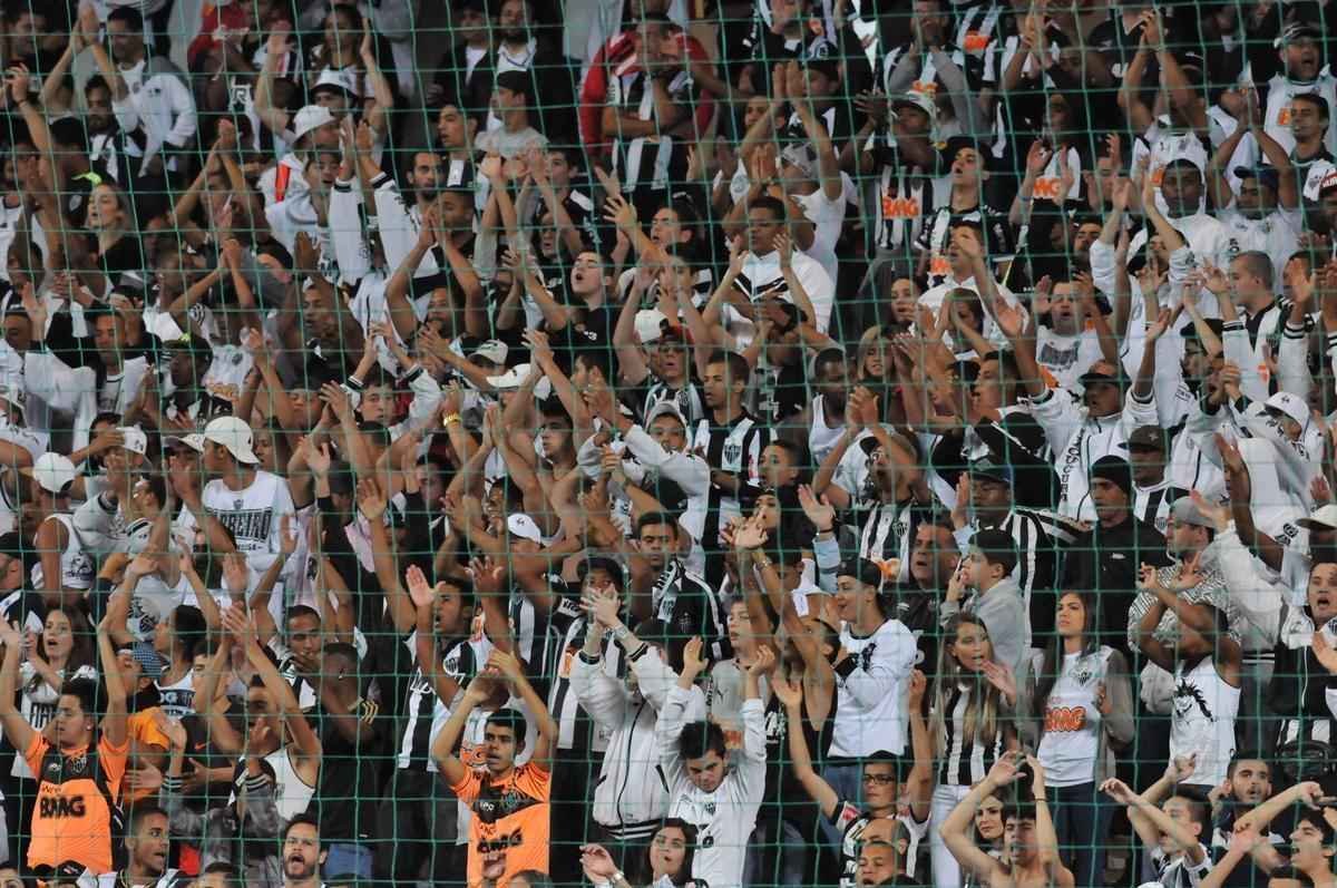 Fotos da torcida do Atltico no Independncia durante a partida contra o Coritiba, pela 10 rodada do Campeonato Brasileiro