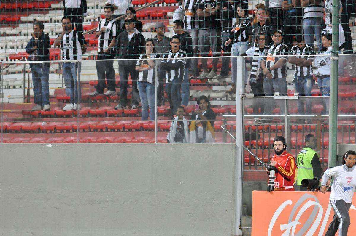 Fotos da torcida do Atltico no Independncia durante a partida contra o Coritiba, pela 10 rodada do Campeonato Brasileiro