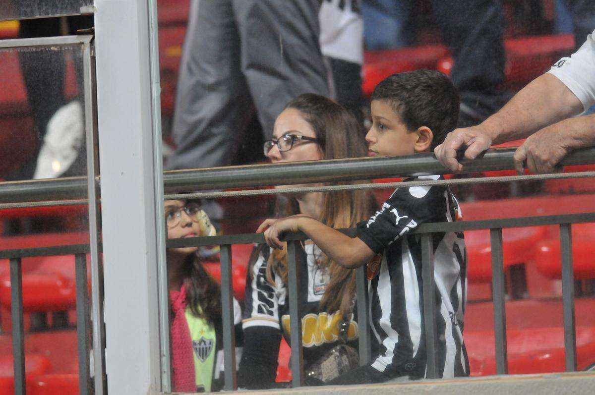 Fotos da torcida do Atltico no Independncia durante a partida contra o Coritiba, pela 10 rodada do Campeonato Brasileiro