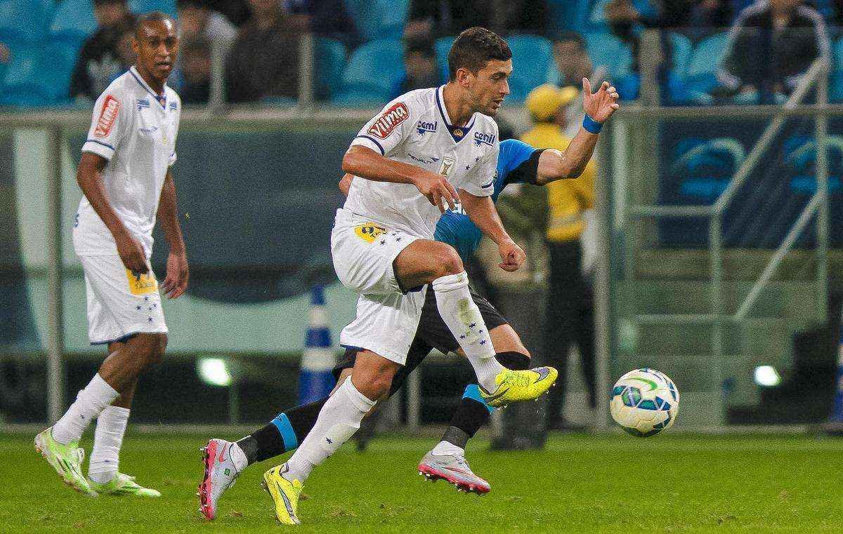 Imagens do jogo entre Grmio e Cruzeiro, pela 10 rodada do Brasileiro, em Porto Alegre