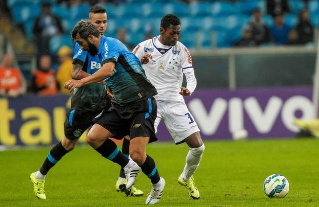 Imagens do jogo entre Grmio e Cruzeiro, pela 10 rodada do Brasileiro, em Porto Alegre