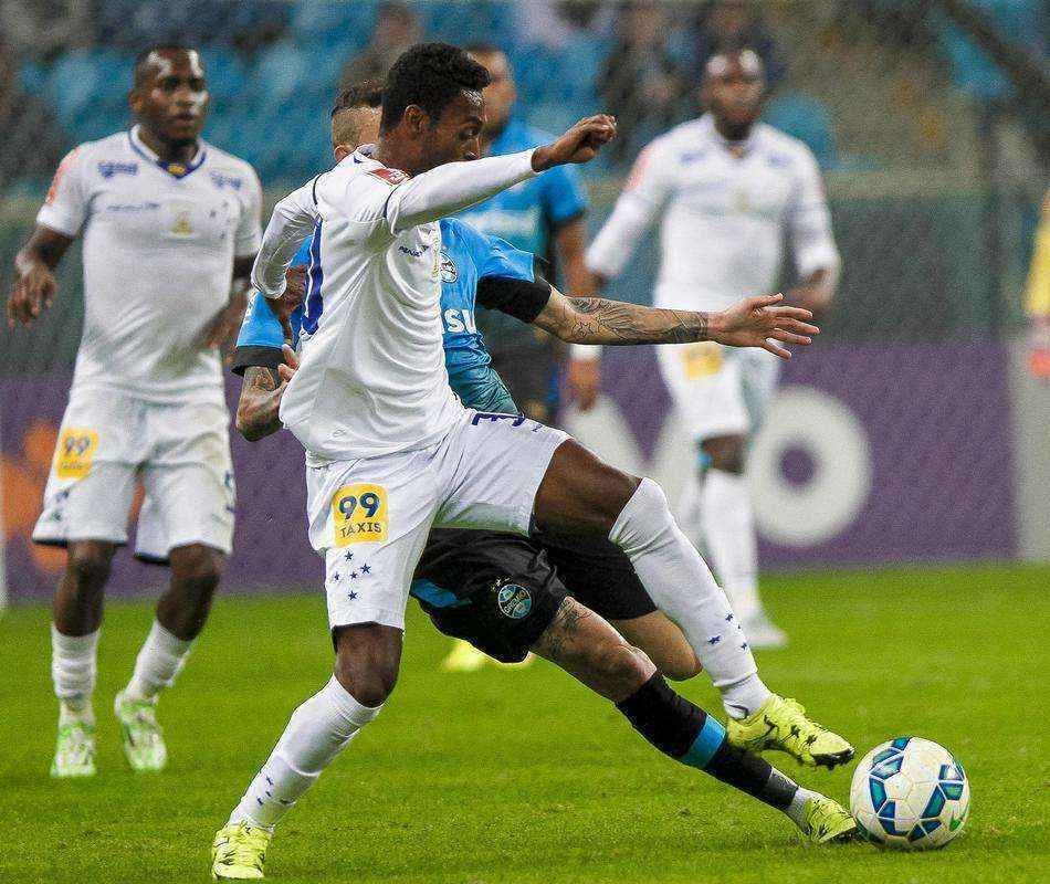 Imagens do jogo entre Grmio e Cruzeiro, pela 10 rodada do Brasileiro, em Porto Alegre