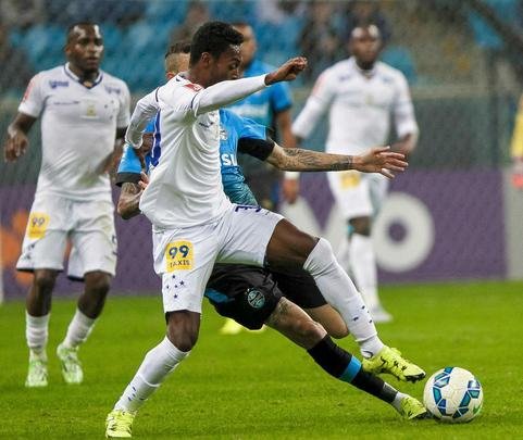 Imagens do jogo entre Grmio e Cruzeiro, pela 10 rodada do Brasileiro, em Porto Alegre