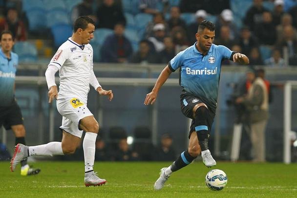 Imagens do jogo entre Grmio e Cruzeiro, pela 10 rodada do Brasileiro, em Porto Alegre