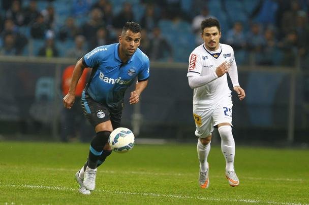Imagens do jogo entre Grmio e Cruzeiro, pela 10 rodada do Brasileiro, em Porto Alegre