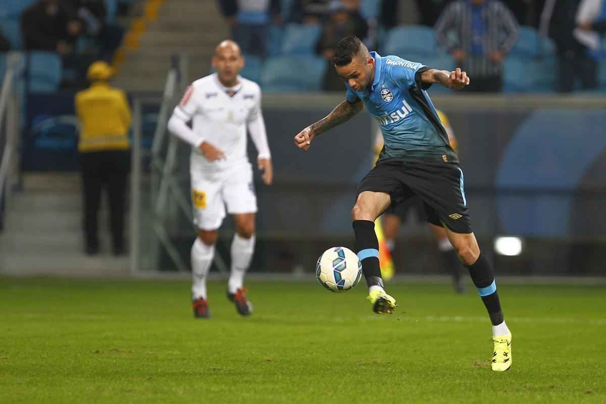 Imagens do jogo entre Grmio e Cruzeiro, pela 10 rodada do Brasileiro, em Porto Alegre