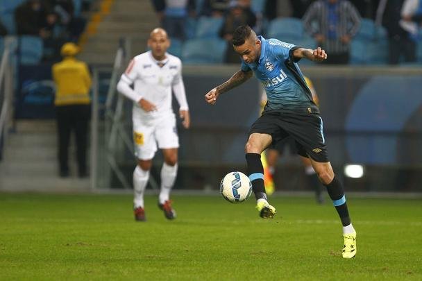 Imagens do jogo entre Grmio e Cruzeiro, pela 10 rodada do Brasileiro, em Porto Alegre