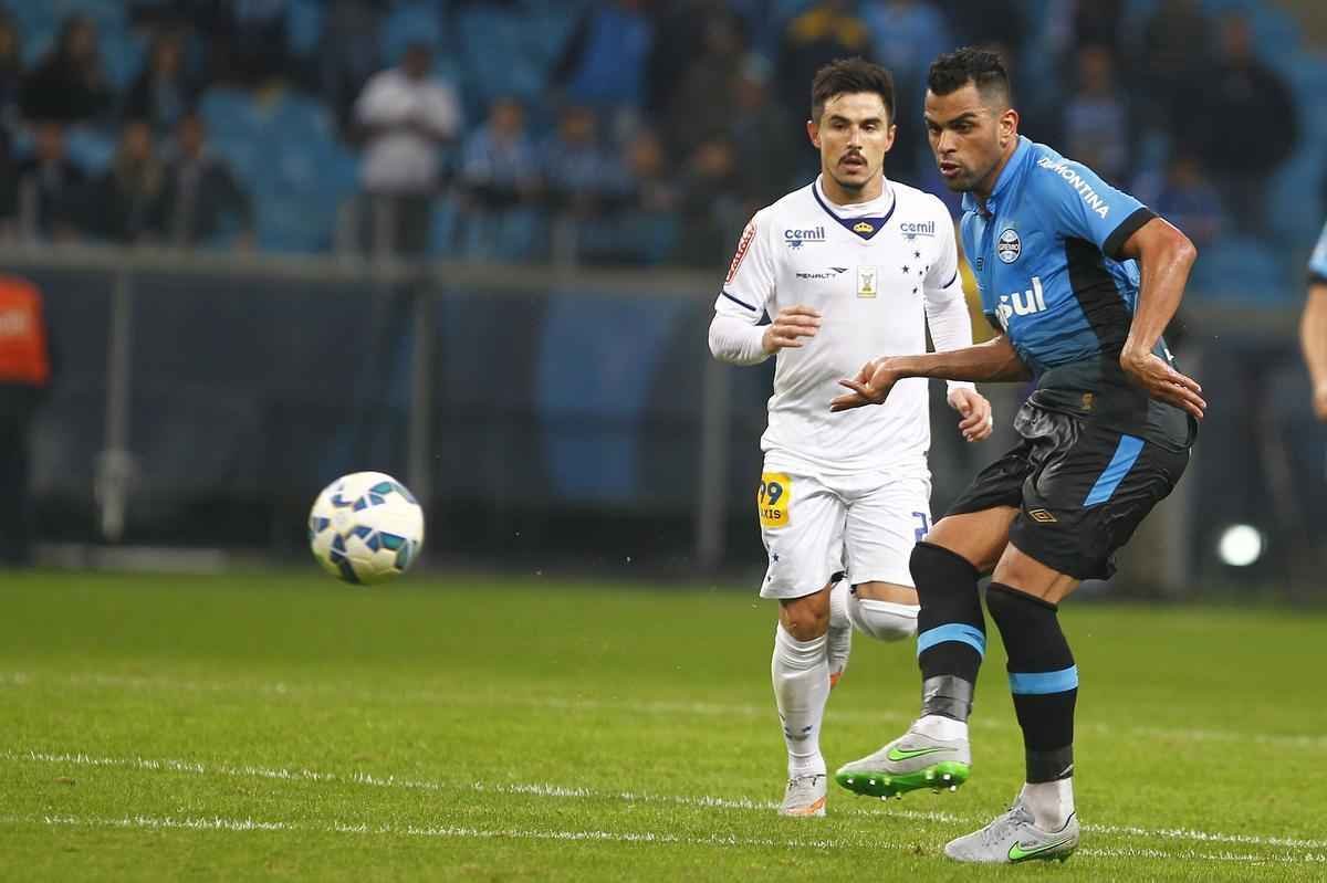 Imagens do jogo entre Grmio e Cruzeiro, pela 10 rodada do Brasileiro, em Porto Alegre