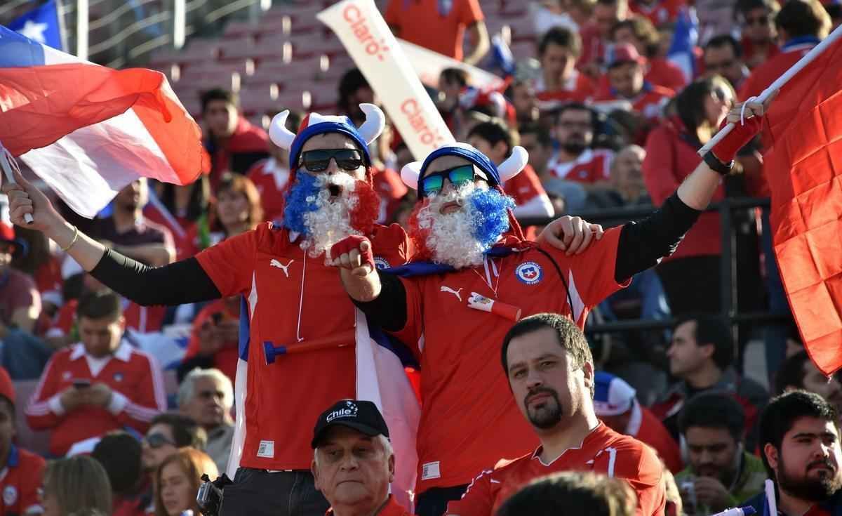 Figuraas e lindas mulheres marcam presena na final da Copa Amrica no Estdio Nacional, no Chile