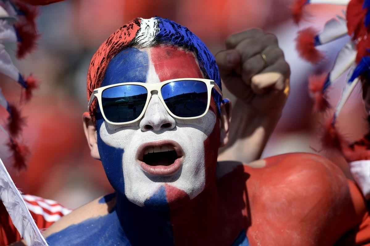 Figuraas e lindas mulheres marcam presena na final da Copa Amrica no Estdio Nacional, no Chile