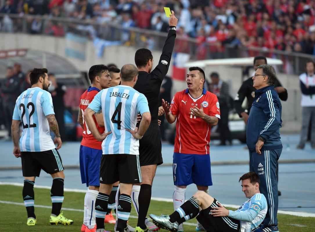 Partida entre chilenos e argentinos foi disputada no Estdio Nacional, em Santiago