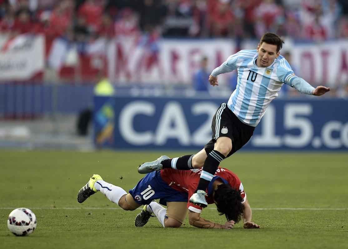 Partida entre chilenos e argentinos foi disputada no Estdio Nacional, em Santiago