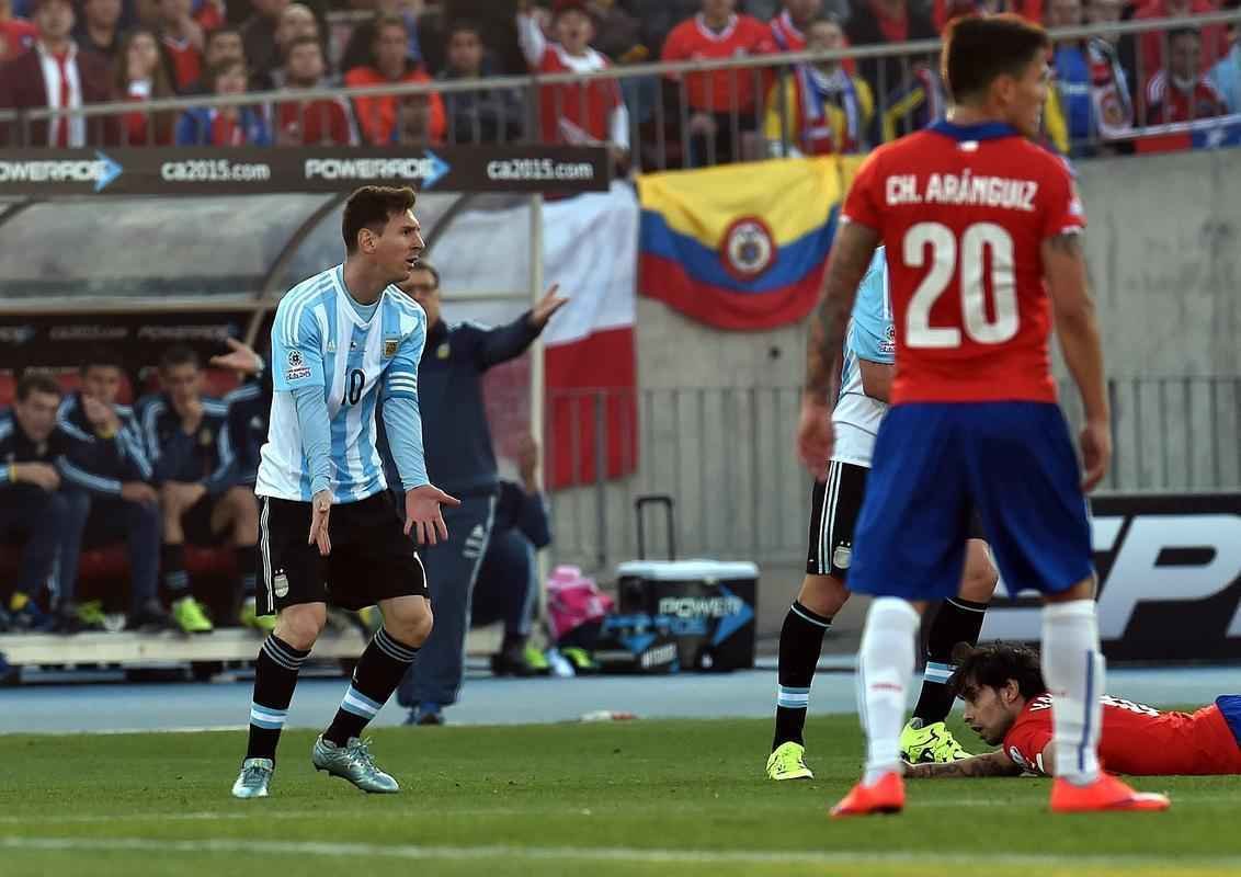 Partida entre chilenos e argentinos foi disputada no Estdio Nacional, em Santiago