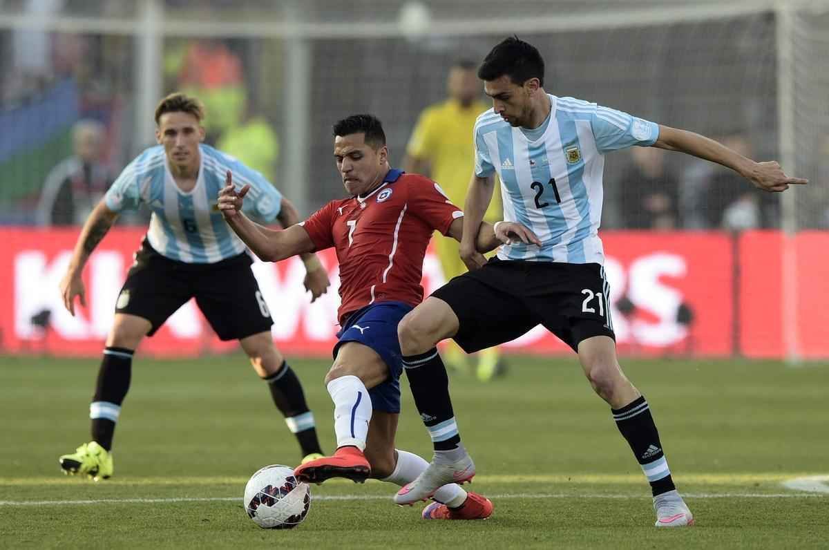 Partida entre chilenos e argentinos foi disputada no Estdio Nacional, em Santiago