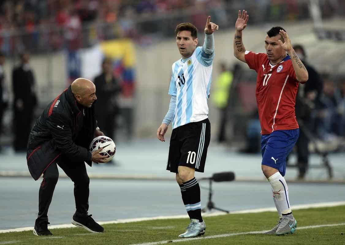 Partida entre chilenos e argentinos foi disputada no Estdio Nacional, em Santiago