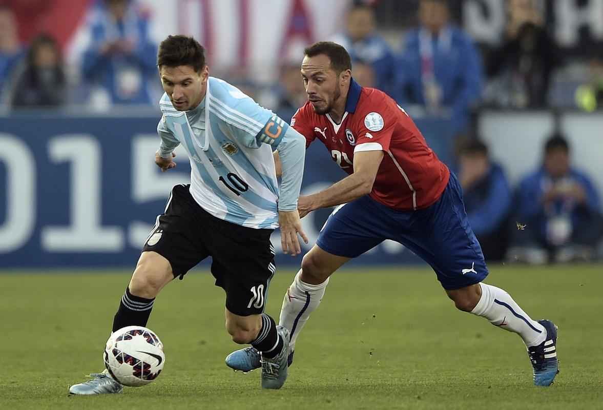 Partida entre chilenos e argentinos foi disputada no Estdio Nacional, em Santiago