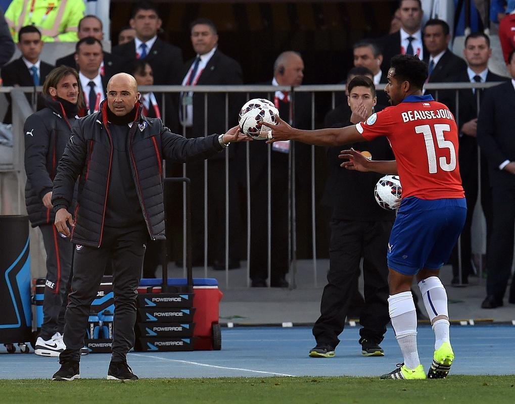 Partida entre chilenos e argentinos foi disputada no Estdio Nacional, em Santiago