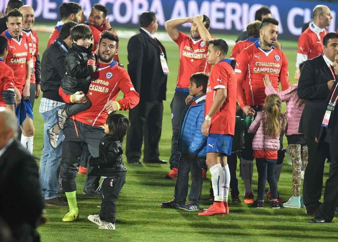 Chilenos vibram com o primeiro ttulo de expresso na histria da seleo