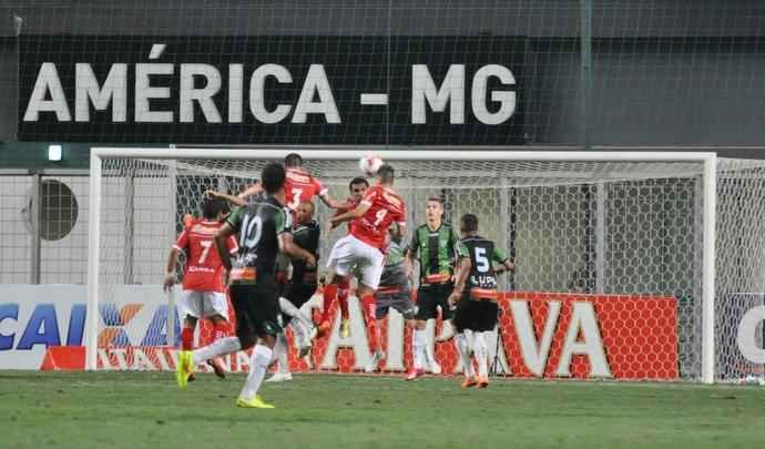 Imagens do jogo entre América e Mogi Mirim no Independência